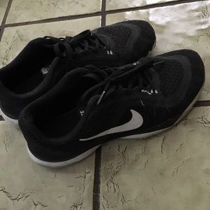 Black nike running shoes